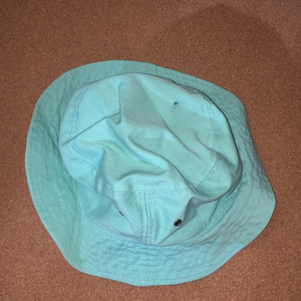 Bucket hat